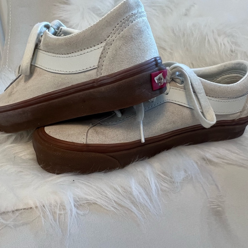 Vans - Picture 5 of 8